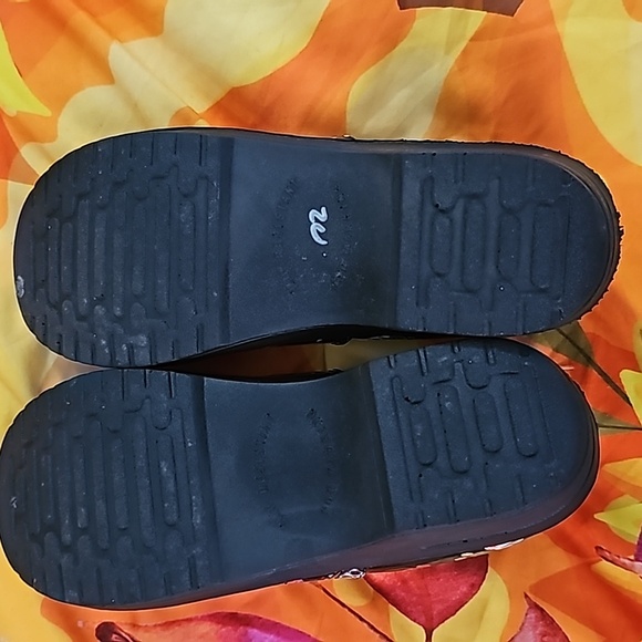 Like New Skeleton Clogs Sz. 8 - Picture 4 of 6